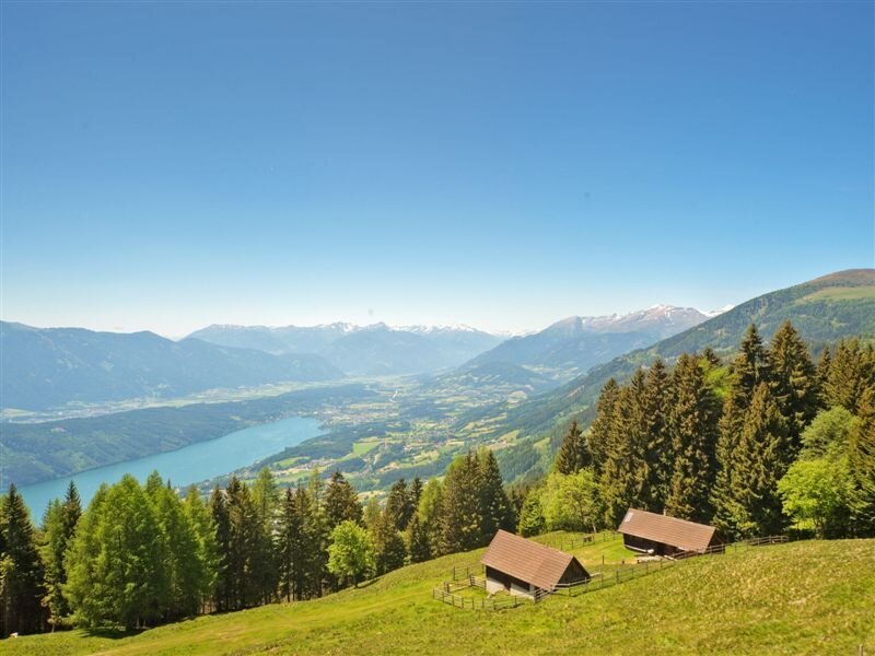 Unsere Almhütte mit Blick ins Tal