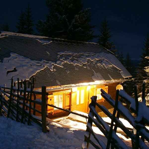 Hütte bei Nacht