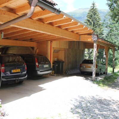 Unser Carport, damit die Autos sicher stehen.