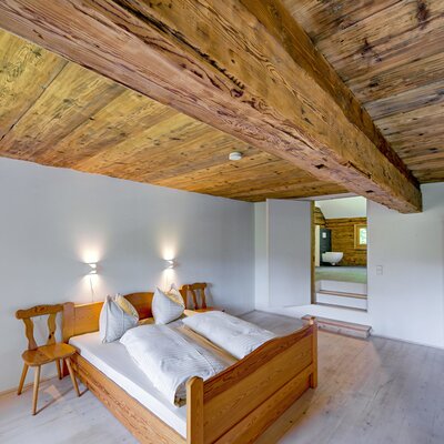 Zimmer Annelies, Doppelbett mit Zusatzbett und Bad en suite