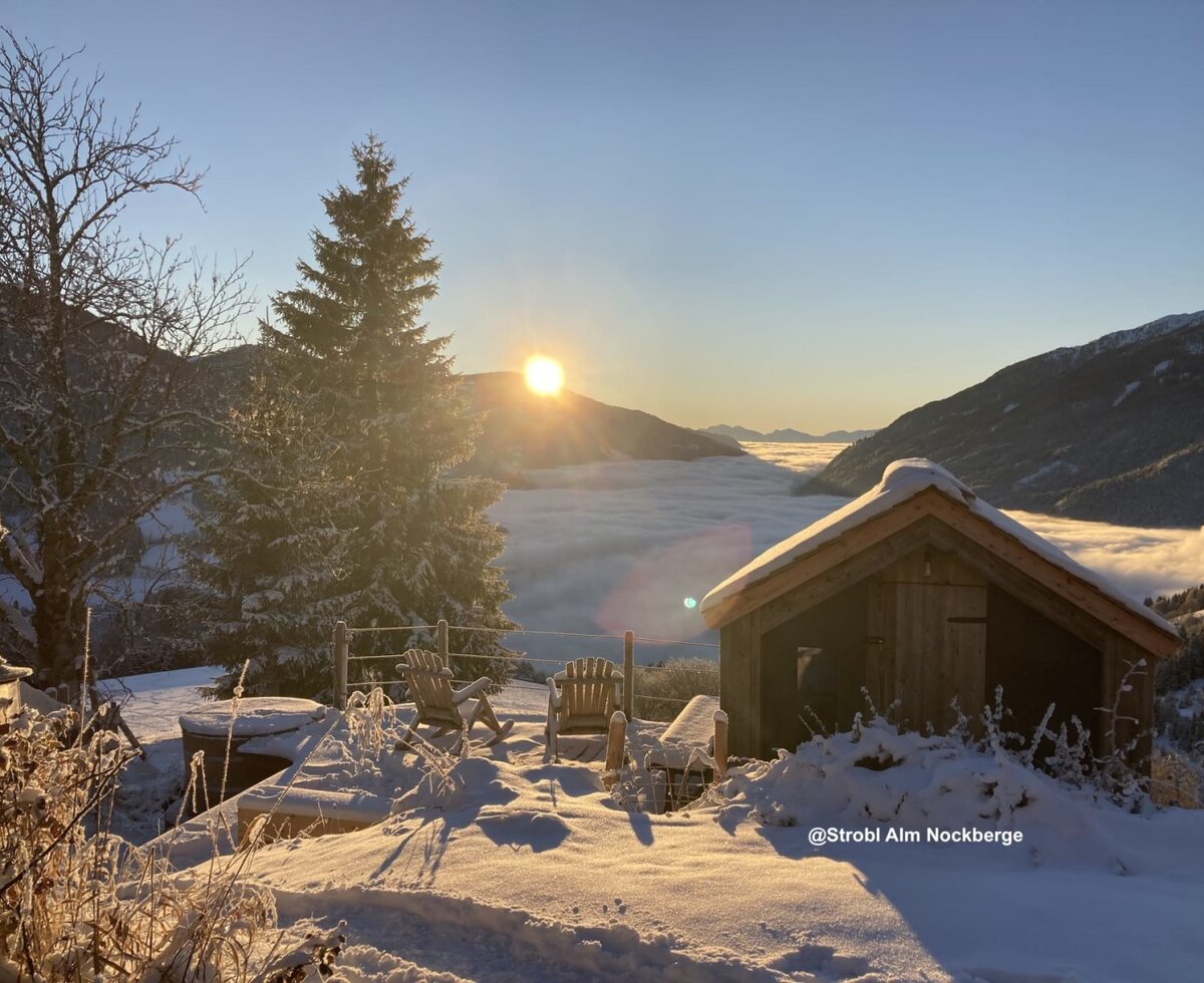 Sonnenaufgang im Winter über dem Nebelmeer@Strobl Alm Nockberge
