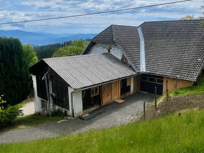 Die bestehende alte Mostpresse wurde auf rund 45 m² für die Nutzung durch Gäste im Rahmen von Urlaub am Bauernhof ausgebaut.