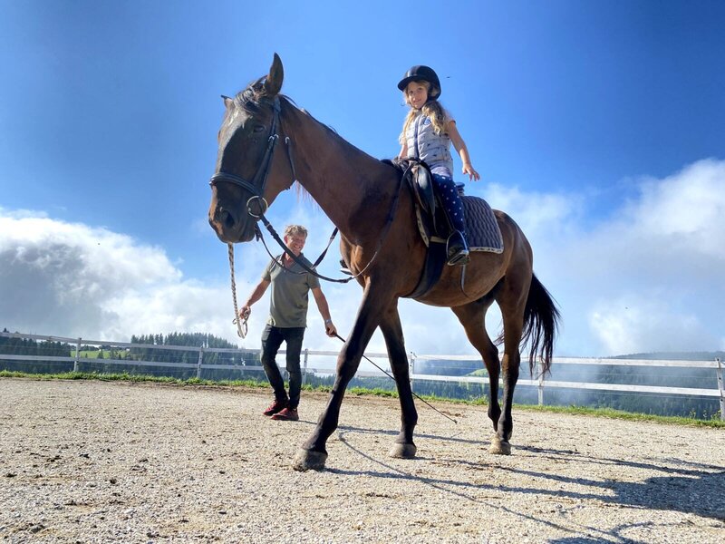 Kinderreiten im Urlaub am Sanplatz