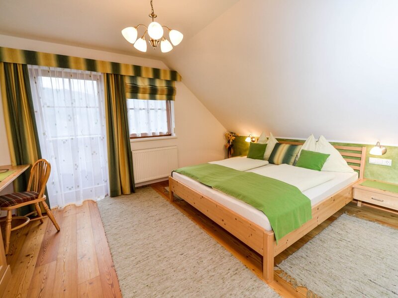 Schlafzimmer mit Balkon