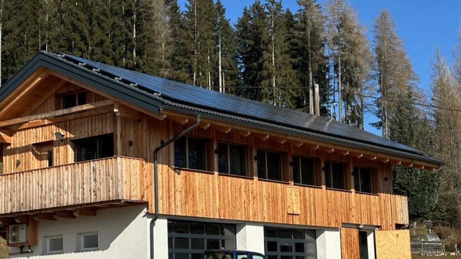 Umbau oberhalb der Traktorgarage zu einem rund 80m² grossen Aufenthaltsbereich für Gäste unseres Urlaub-am-Bauernhof-Angebots.
