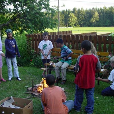Grillen vorm Haus