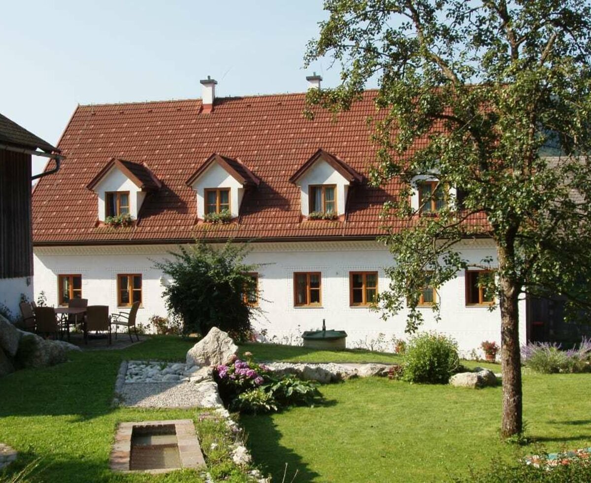 Wohnhaus vom Garten aus