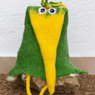 Unser Maskottchen: ein gefilzter Spaßvogel – mit Charme, Witz und einem Augenzwinkern begleitet er durch den Urlaub und sorgt für gute Laune.© Josef Schimmer