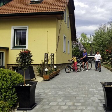 Ferienwohnung Gundacker - Hauszufahrt Ferienwohnung Gundacker - Hauszufahrt