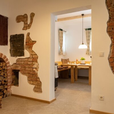 Bauernsacherl Sicht auf Zwischenraum und Esszimmer