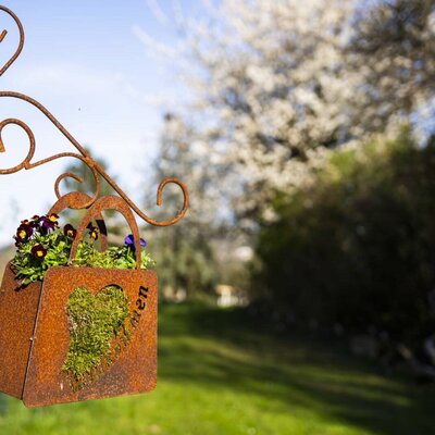 Willkomensschild bei Einfahrt Steffis Naturgarten
