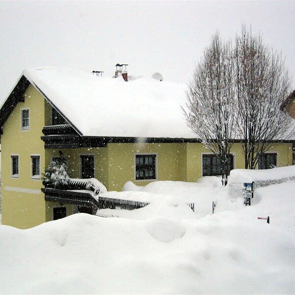 Hausansicht im Winter