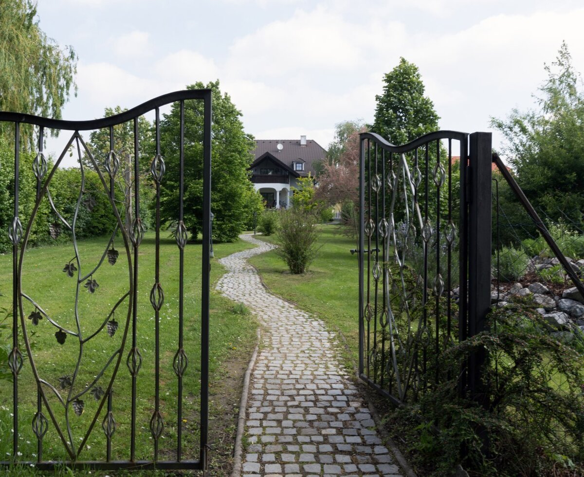 Weingut Edenhof - Tor zum Garten