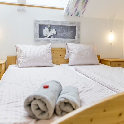 Zimmer 3 - Doppelbett mit Bad u. WC