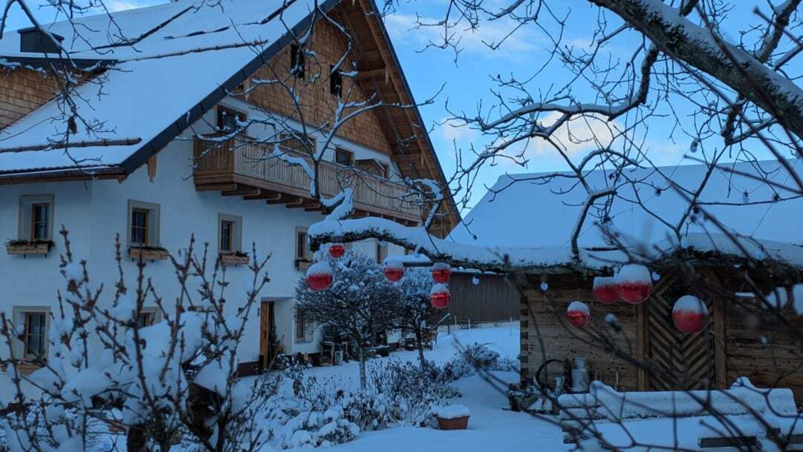 Bachbauernhof im Winter, bei Schnee
