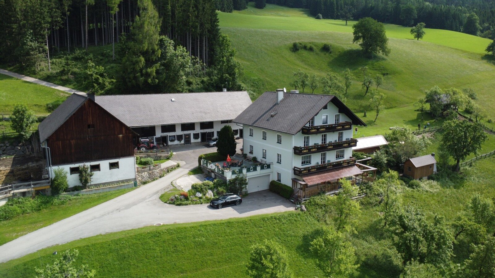 Bruderhof im Sommer