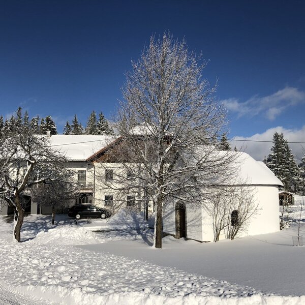 Aussenansicht mit Blick auf die Ferienwohnung im Winter