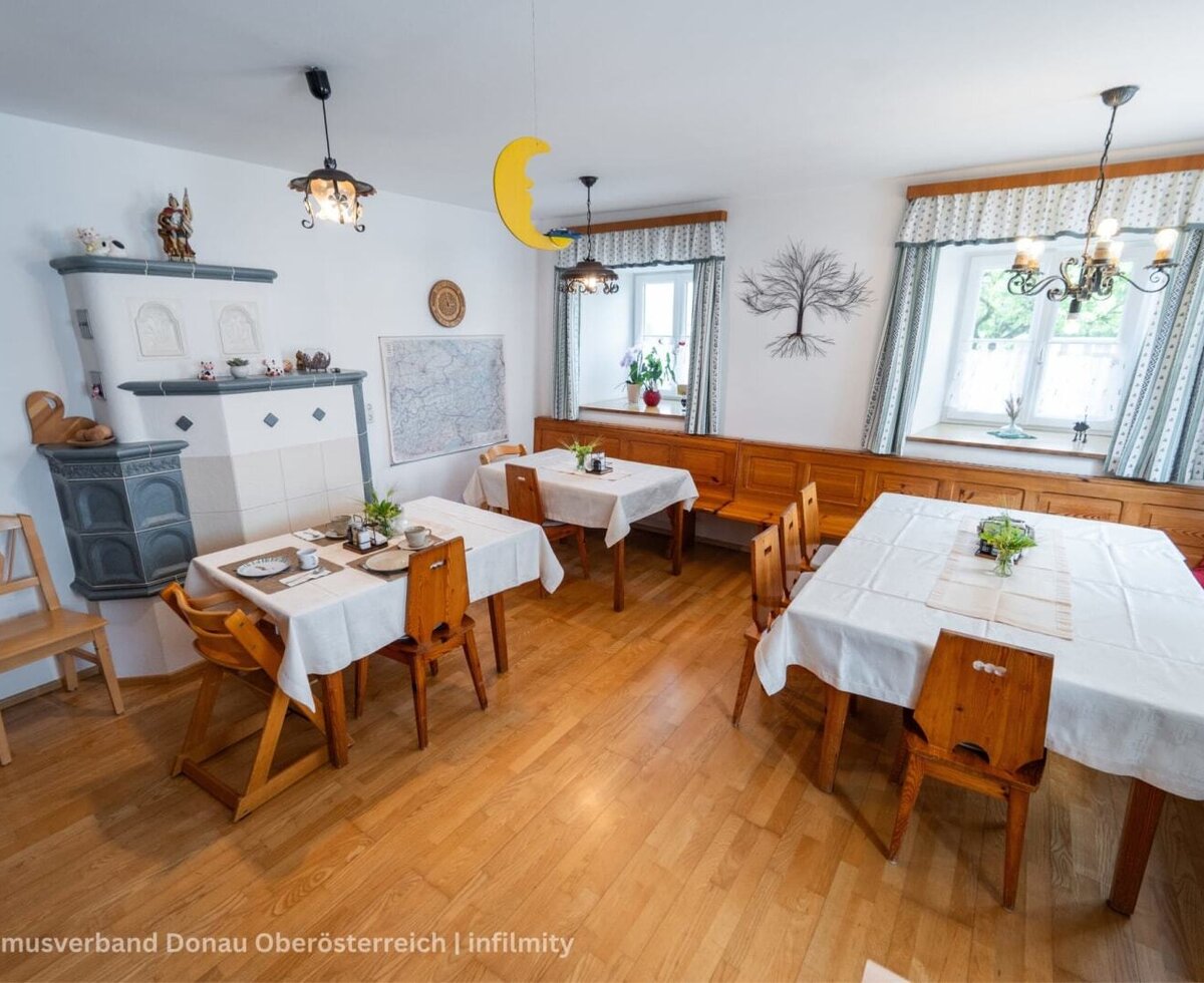 Frühstücksraum - zum genießen, plaudern und verkosten der hofeigenen Produkte