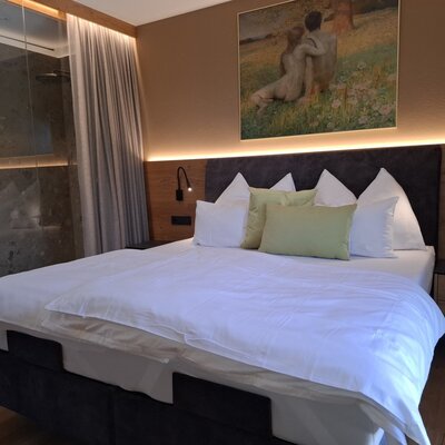 TEMPUR_Boxspringbett mit Zirbenbettzeug