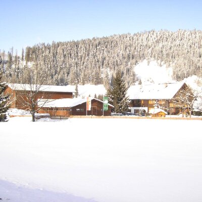Unser Hof - Arnoldgut mitten in tiefverschneiter Winterlandschaft