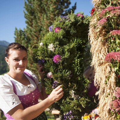 Mit der Erntekrone zeigen wir Dankbarkeit für den Ertrag der Landwirtschaft