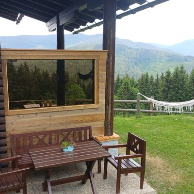 Helfer Alm, gemütliche Sitzgelegenheit, Hängematten, überdachte Terrasse