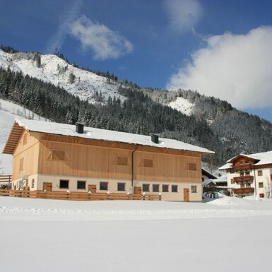 unser neues Stallgebäude im tiefen Winter