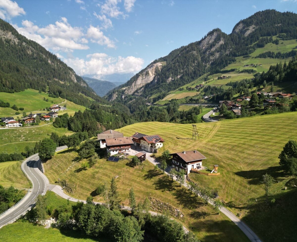 Der Lambachhof/26 mit Blick zum Hochkönig