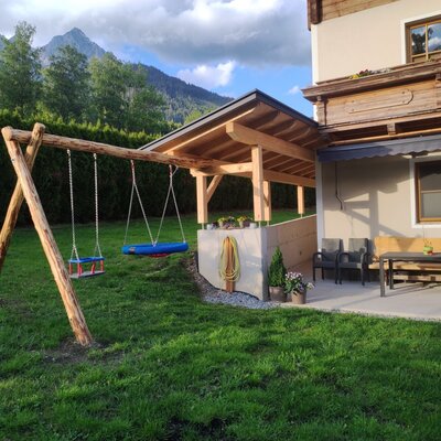 Terrasse/ Spielplatz 