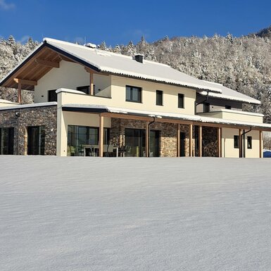 Hausansicht im Winter