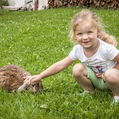 Sophia mit Snoopy