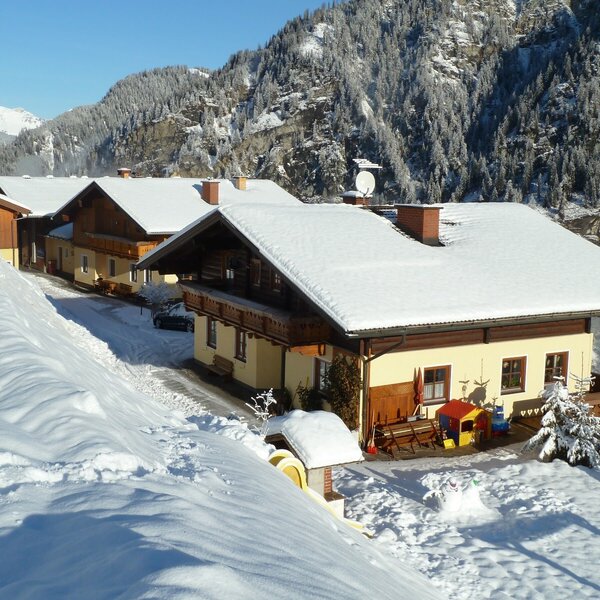 Neuhaus im Winter