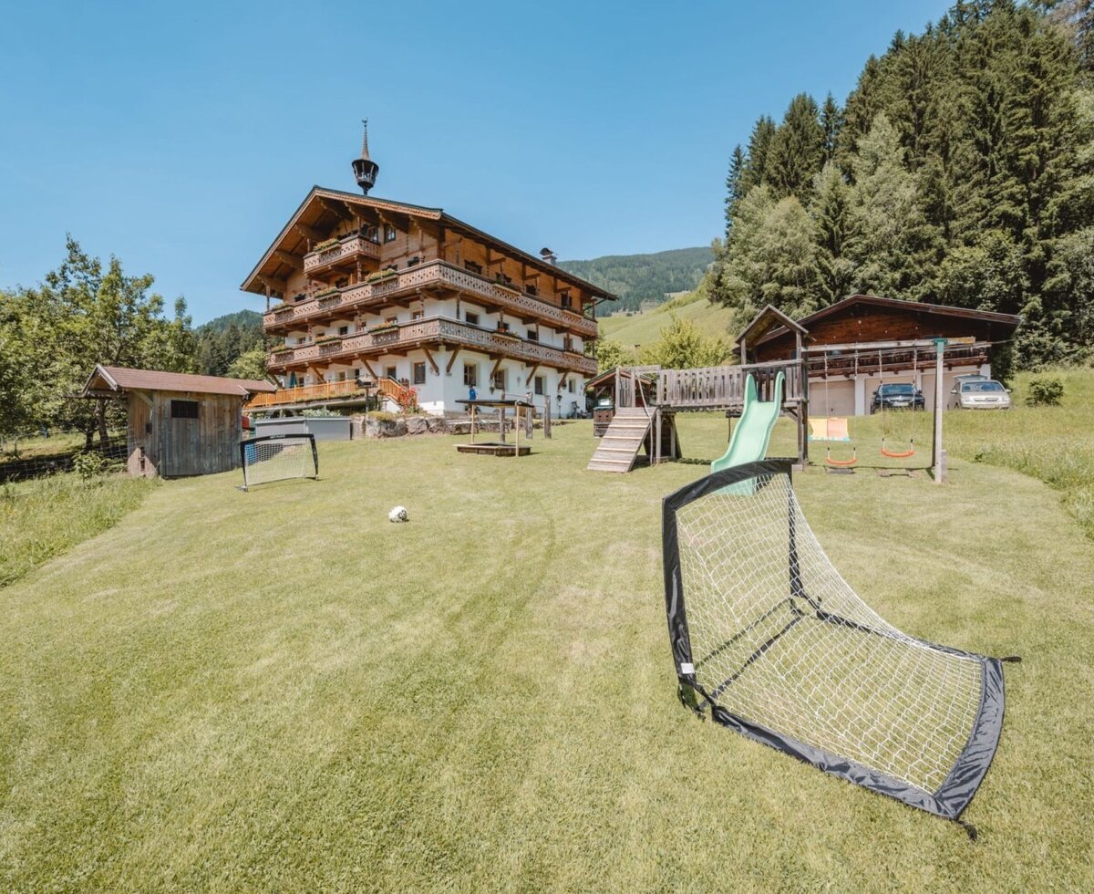 Großer Spielplatz direkt am Bauernhaus