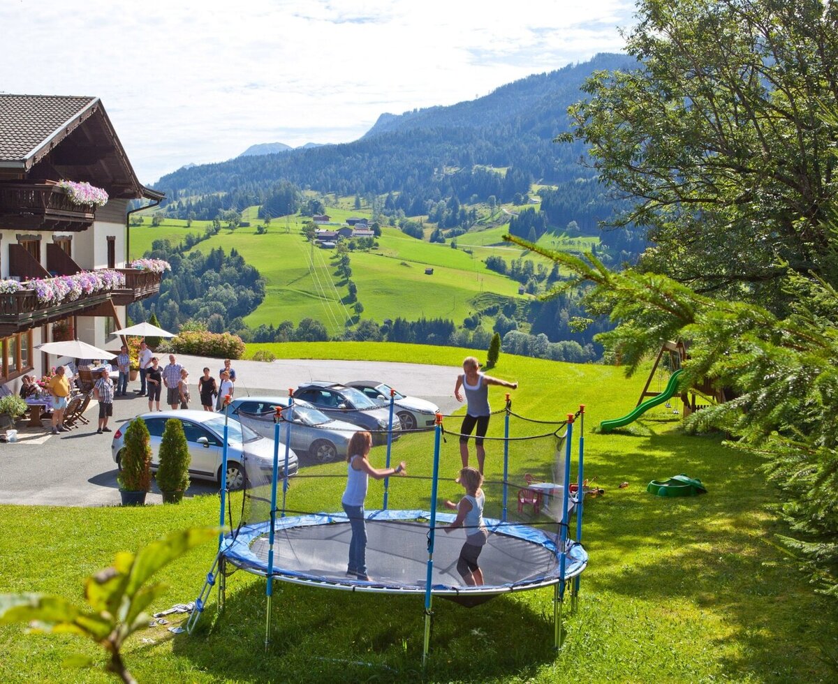 Trampolin, Spielwiese