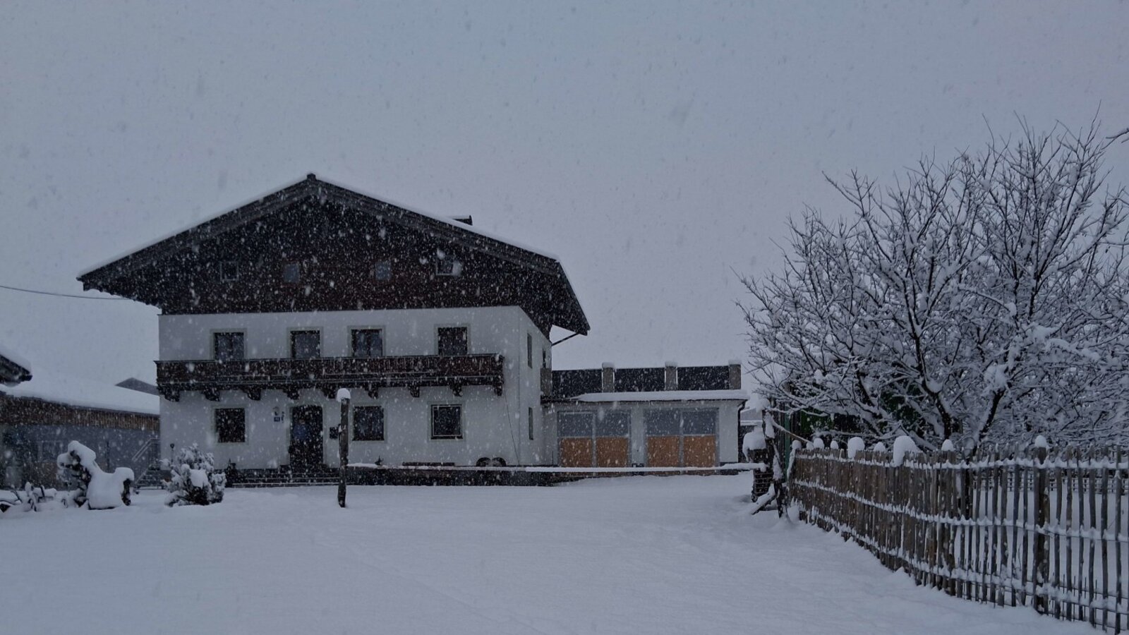 Bauernhaus im Winter