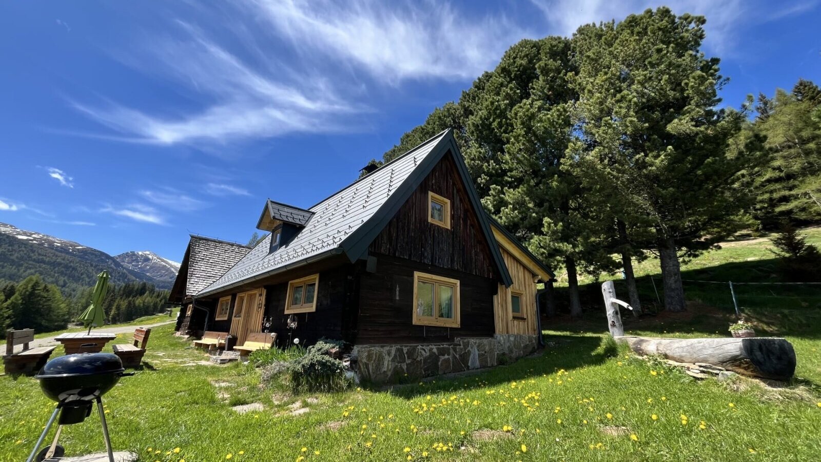 Außenansicht unserer Almhütte Ödenhübl