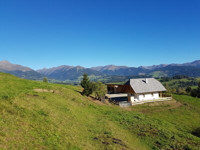 Wiedhupfhütte mitten im Grünen Wiedhupfhütte mitten im Grünen