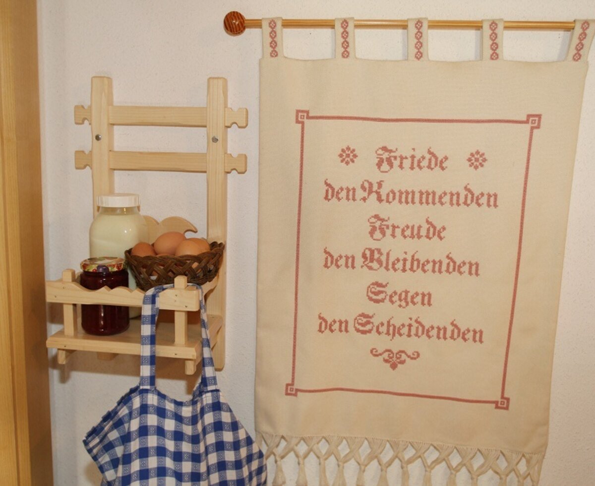 Am Morgen verwöhnen wir euch gerne mit frischer Kuhmilch, Eier, Marmelade, Joghurt und Topfen sowie frischem Gebäck vom heimischen Biobäcker !