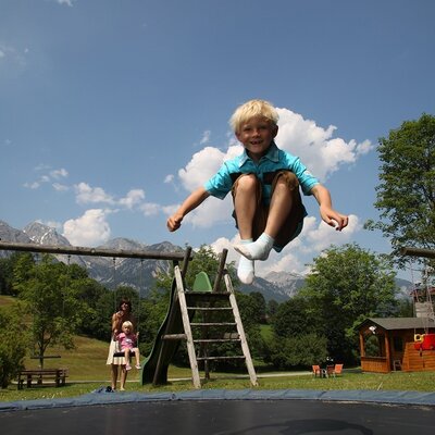 Am Trampolin  ist es immer lustig !
