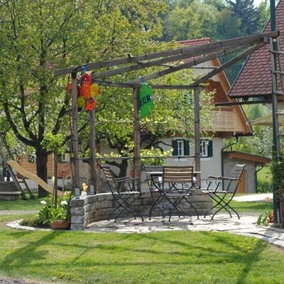 Gemütliche Sitzmöglichkeit im Grünen