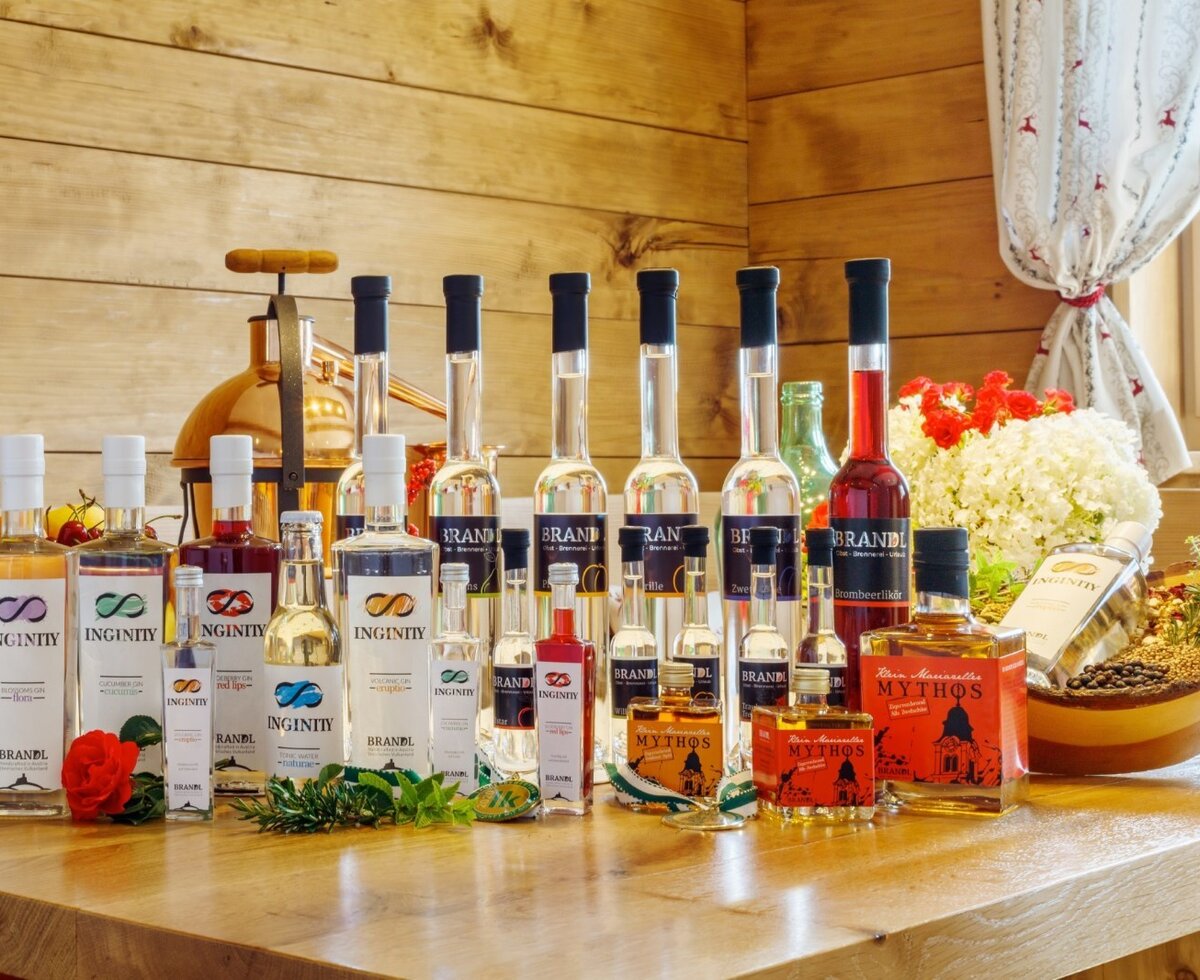 Edelbrände, Likör, Gin und Rum aus eigener Produktion