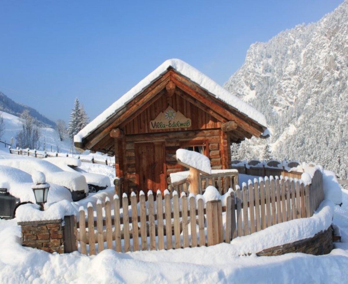 Hütte im Winter
