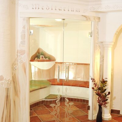 Der Wellnessbereich des Bauernhofs mit Meditarium und Sauna.