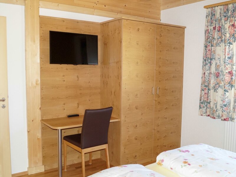 Zimmer m. SAT-TV, D/WC getrennt