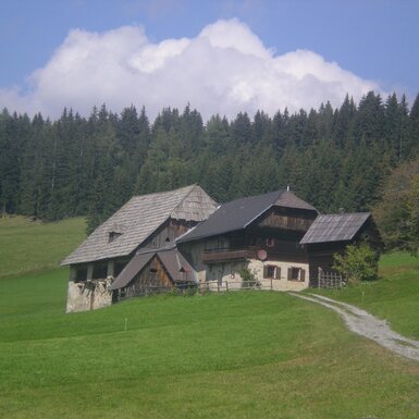 Hütte mit Zufahrt Hütte mit Zufahrt