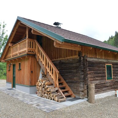 Aus einem jahrhunderte altem Bauernhaus entstand die Schöberlhütte Aus einem jahrhunderte altem Bauernhaus entstand die Schöberlhütte