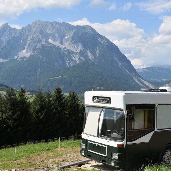 Der Glampingbus in absoluter Alleinlage mit Blick auf die Berge