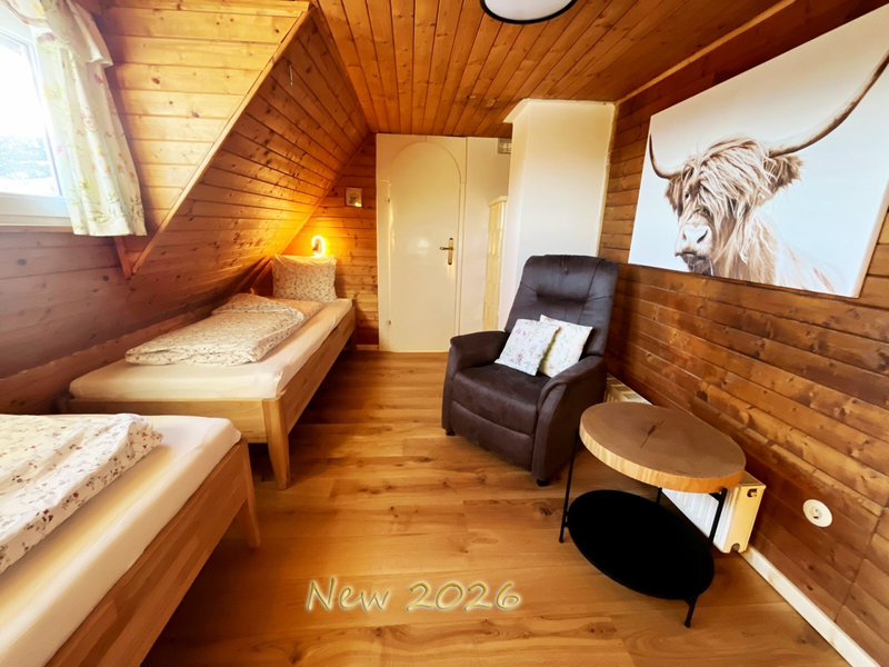 Kinderzimmer mit zwei Einzelbetten