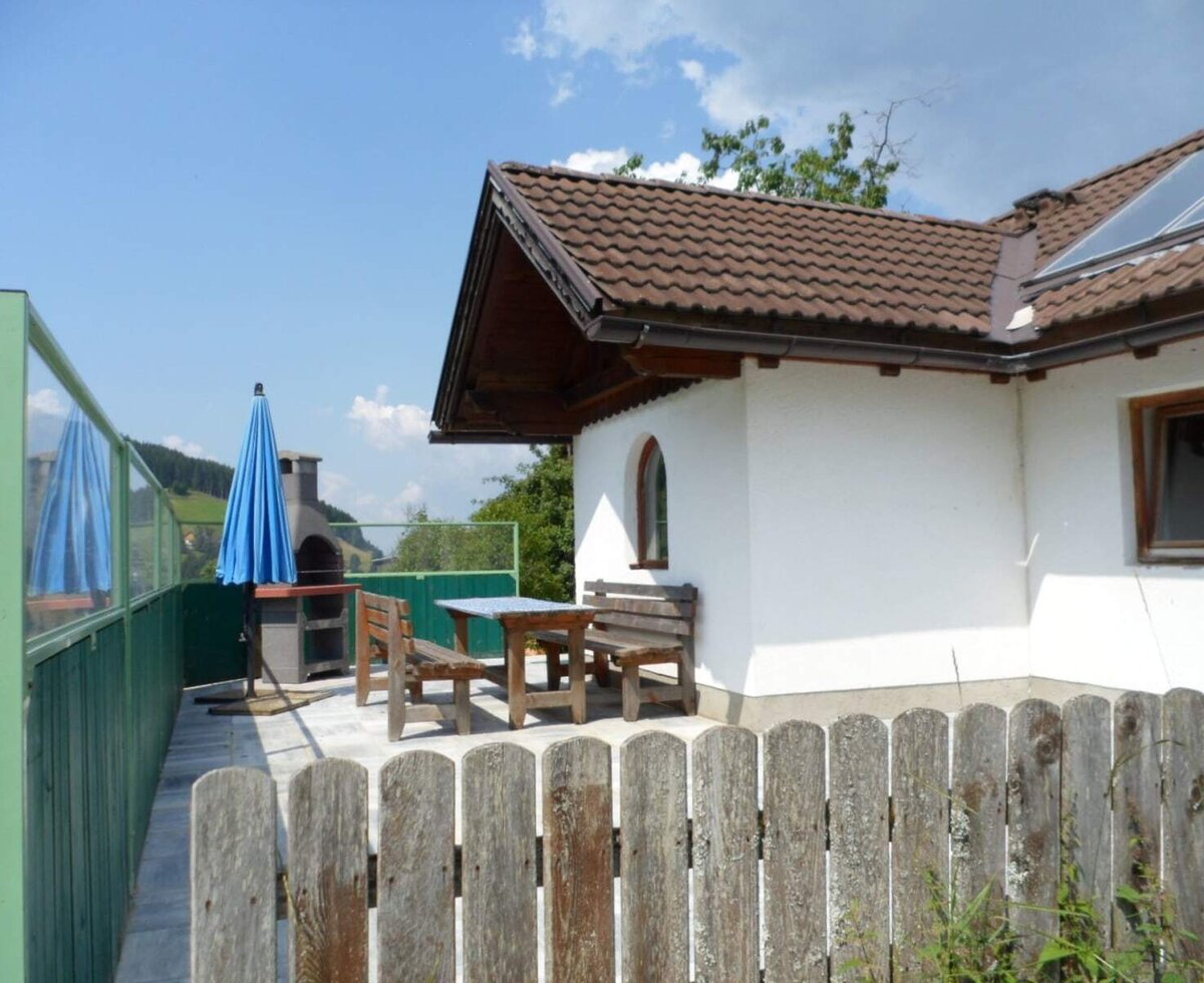 Terrasse mit Grill mit Blick nach Westen