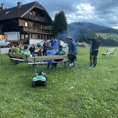 Gemütliches Beisammensein am Lagerfeuerplatz